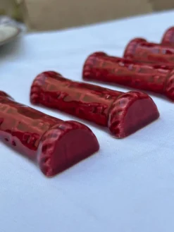 Série de 6 porte-couteaux en céramique de Proceram Aubagne – Rouge sang