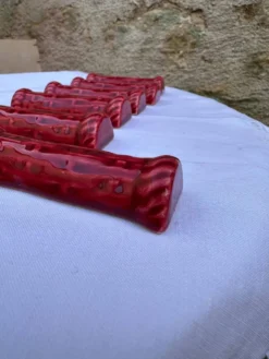 Série de 6 porte-couteaux en céramique de Proceram Aubagne – Rouge sang