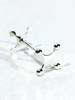 Série de 12 portes-couteaux en métal argenté