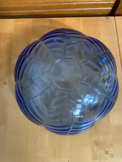Série de 3 saladiers vintage en verre moulé bleu formant pétale de fleur