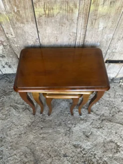 Série de 3 tables gigognes anciennes style louis xv bois vintage