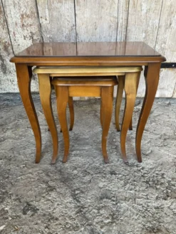 Série de 3 tables gigognes anciennes style louis xv bois vintage