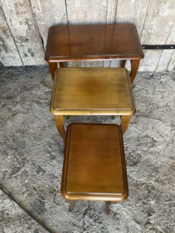 Série de 3 tables gigognes anciennes style louis xv bois vintage