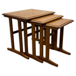 Série de 3 tables gigognes en teck des années 70