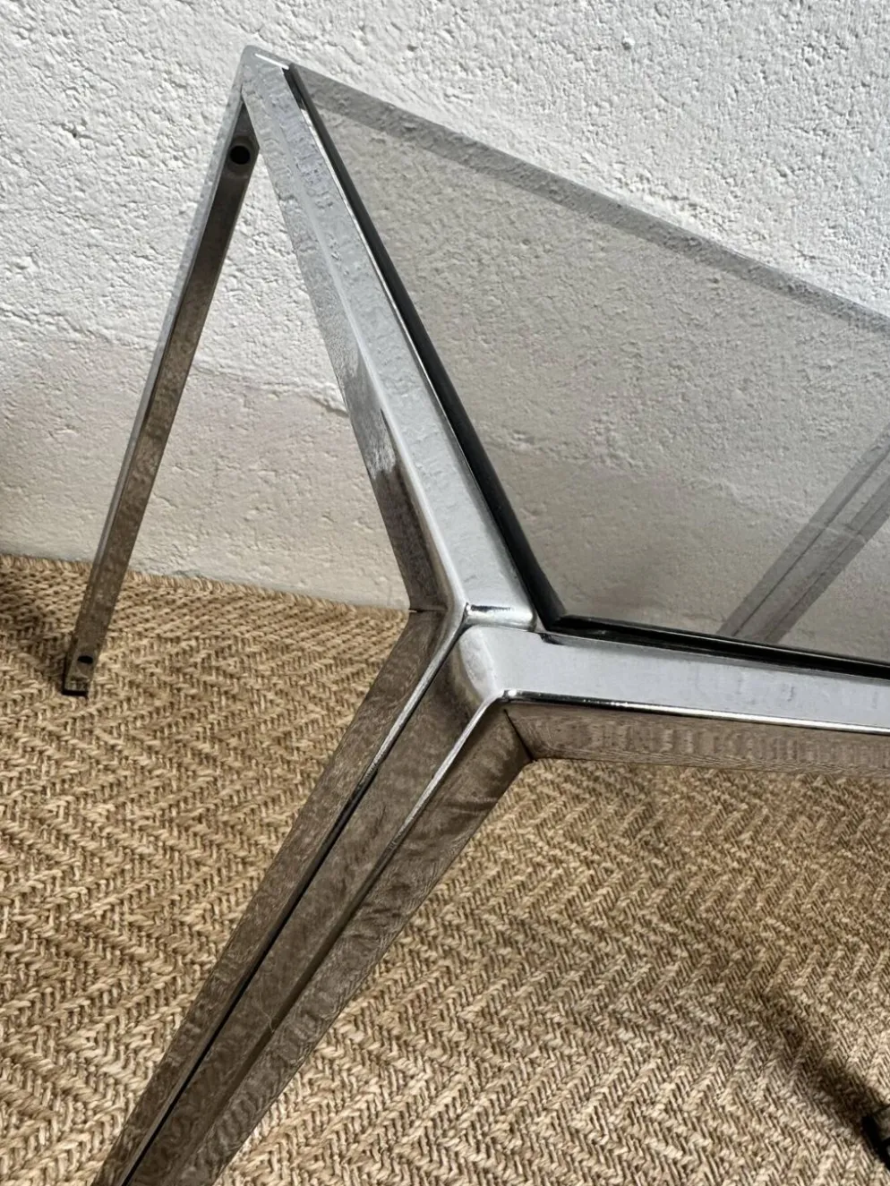 Série de 3 tables gigognes vintage – Métal chromé & verre fumé