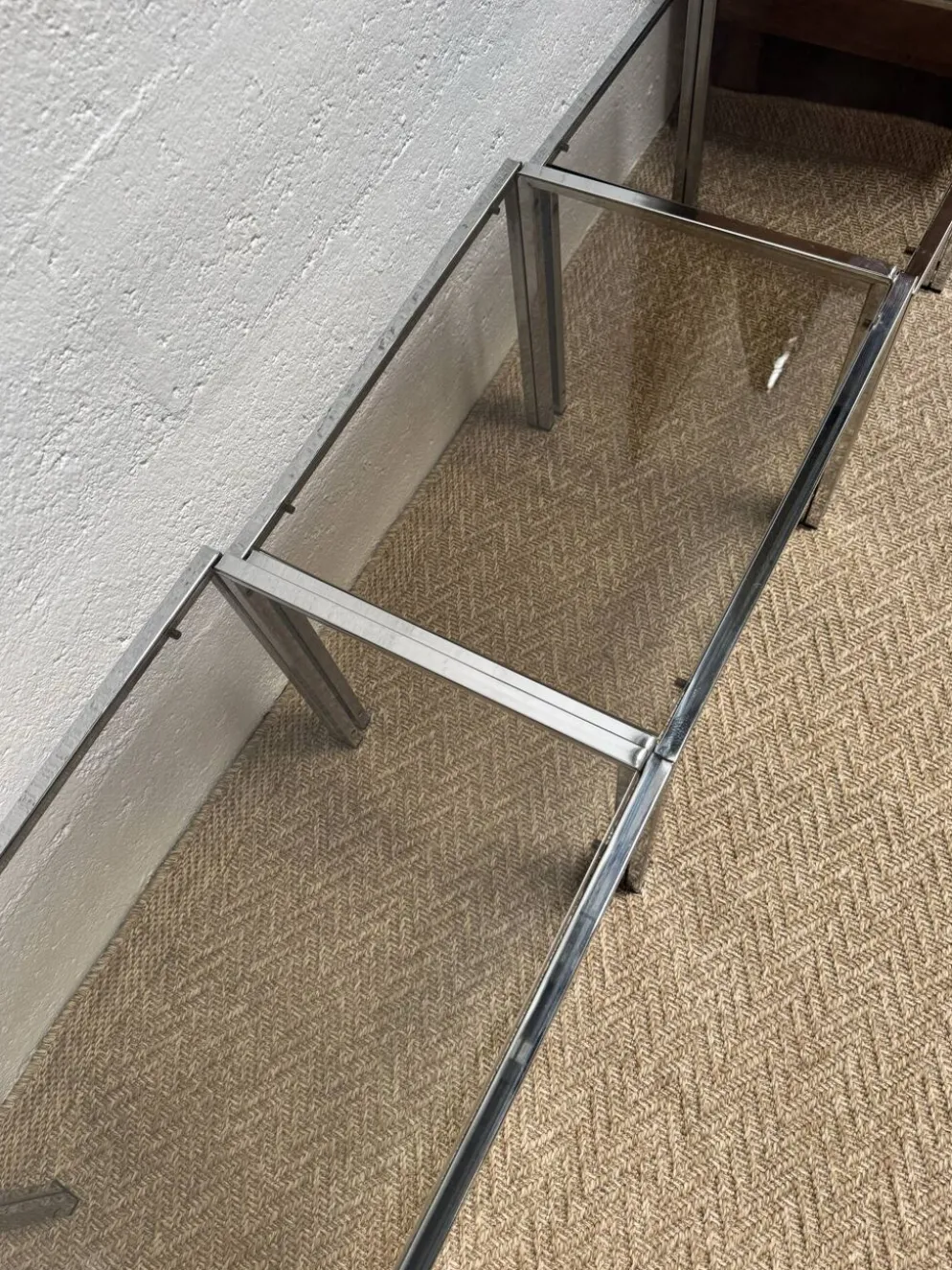 Série de 3 tables gigognes vintage – Métal chromé & verre fumé