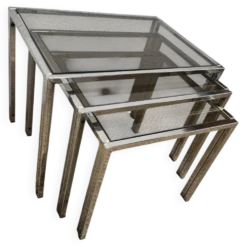 Série de 3 tables gigognes vintage – Métal chromé & verre fumé