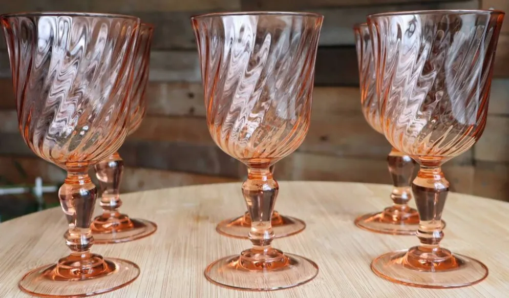 Série de 6 verres à pied Rosaline en verre rose torsadé – Arcoroc France