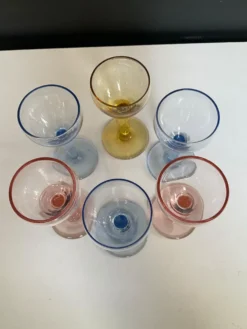 Série 6 petits verres colorés à liqueur vintage