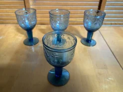 Série 4 Verres À Pied Verre Moulé Bleu Décor Marine Années 60 Vintage