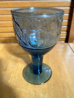 Série 4 Verres À Pied Verre Moulé Bleu Décor Marine Années 60 Vintage