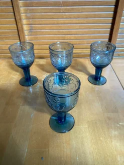 Série 4 Verres À Pied Verre Moulé Bleu Décor Marine Années 60 Vintage