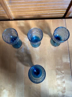 Série 4 Verres À Pied Verre Moulé Bleu Décor Marine Années 60 Vintage