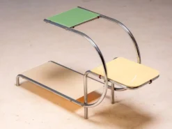 Stand de fleurs vintage par Emile Guyot, acier chromé Bauhaus avec verre coloré, milieu du 20e siècle, Tchécoslovaquie, 79 × 30 x 105 cm
