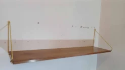 String style shelves