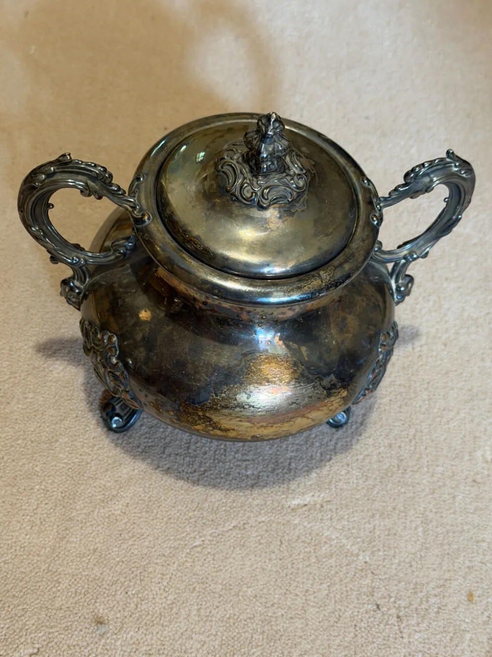 Sucrier ancien en métal argenté, style rocaille