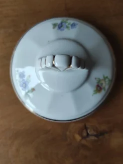 Sucrier ancien en porcelaine base décagonale