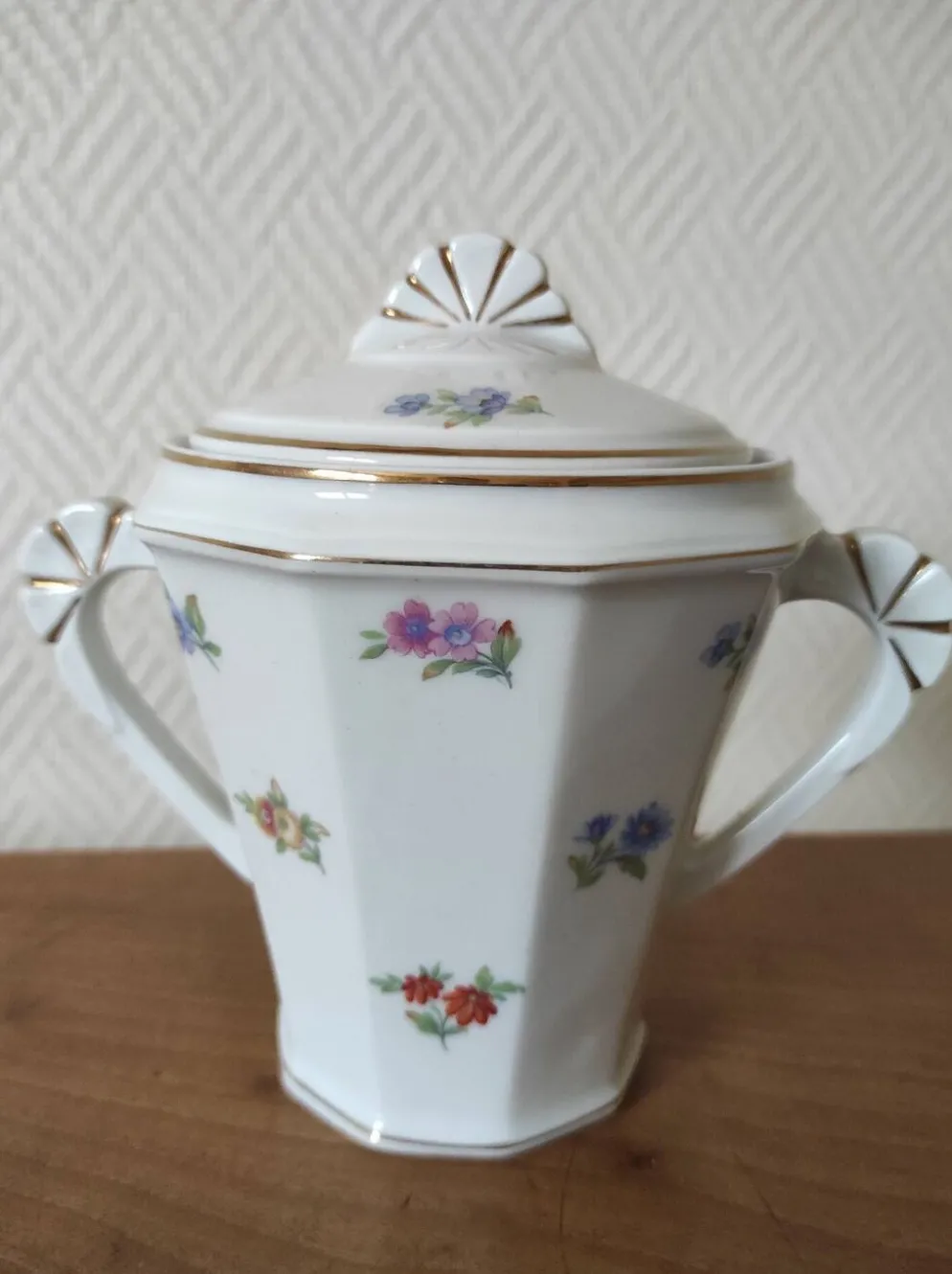 Sucrier ancien en porcelaine base décagonale