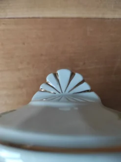 Sucrier ancien en porcelaine base décagonale