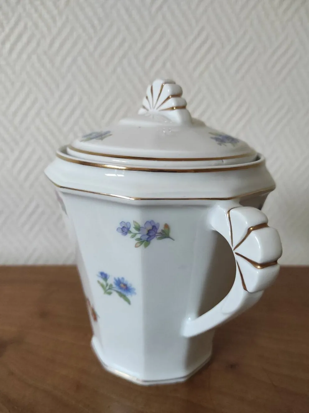 Sucrier ancien en porcelaine base décagonale