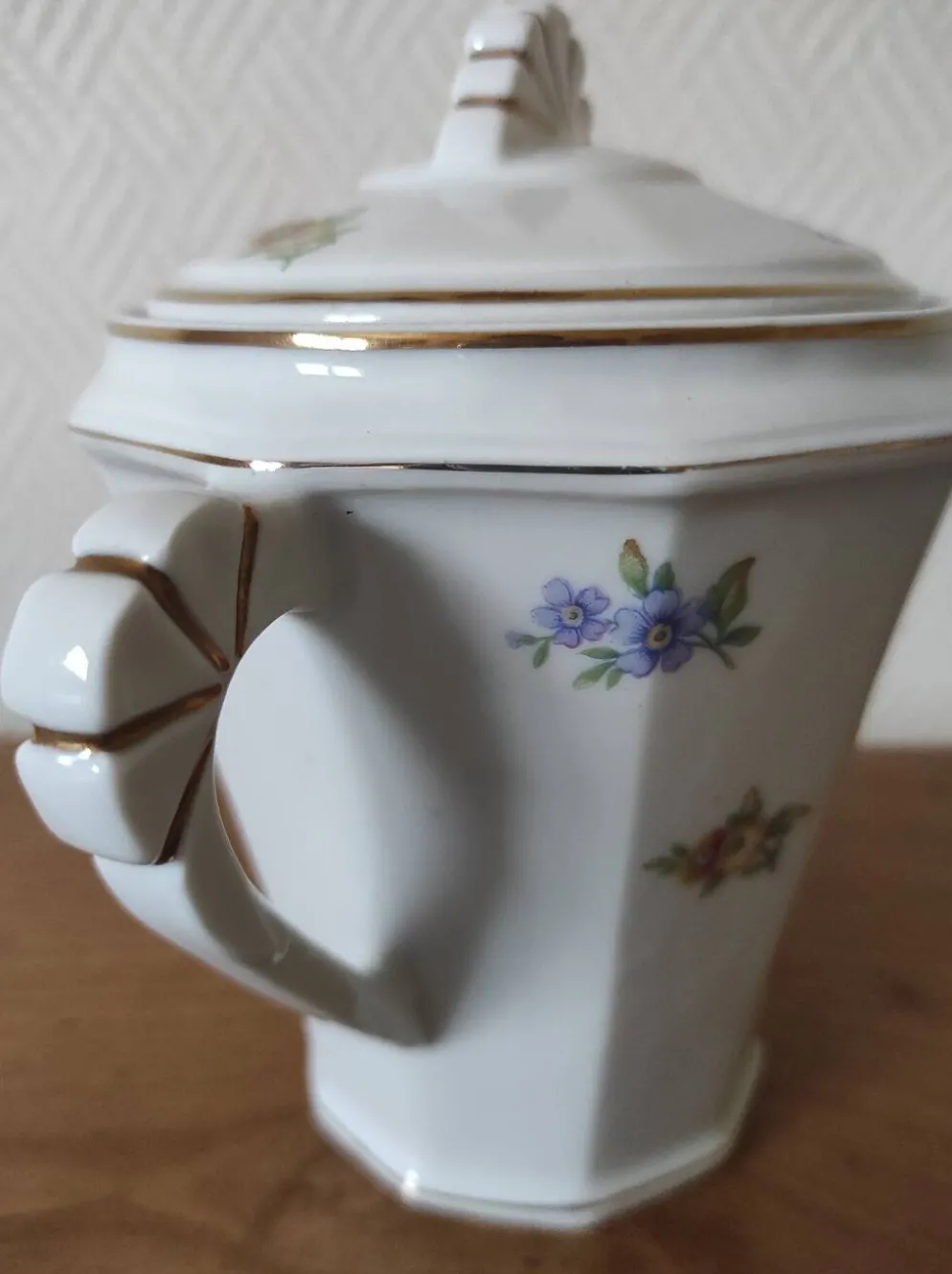Sucrier ancien en porcelaine base décagonale