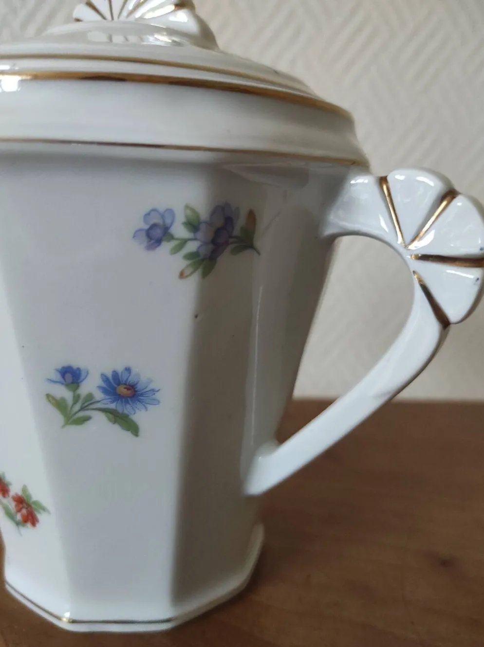 Sucrier ancien en porcelaine base décagonale