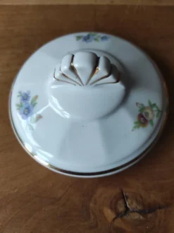 Sucrier ancien en porcelaine base décagonale