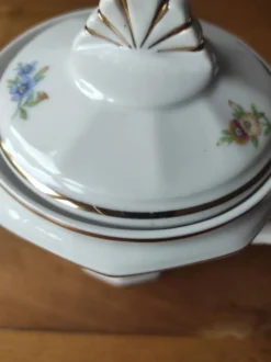 Sucrier ancien en porcelaine base décagonale