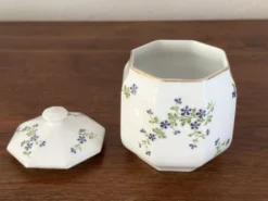 Sucrier / bonbonnière en porcelaine de Limoges Bernardaud décor barbeau