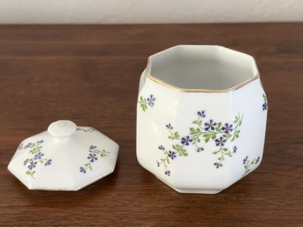 Sucrier / bonbonnière en porcelaine de Limoges Bernardaud décor barbeau