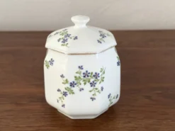 Sucrier / bonbonnière en porcelaine de Limoges Bernardaud décor barbeau