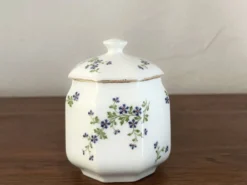 Sucrier / bonbonnière en porcelaine de Limoges Bernardaud décor barbeau