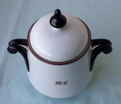 Sucrier en porcelaine