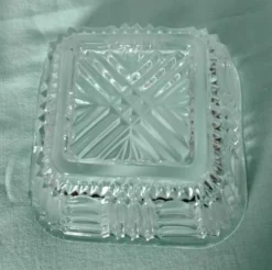 Sucrier en verre taillé