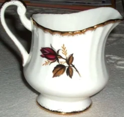 Sucrier et son pot de lait Paragon by appointment to Her Majesty the Queen