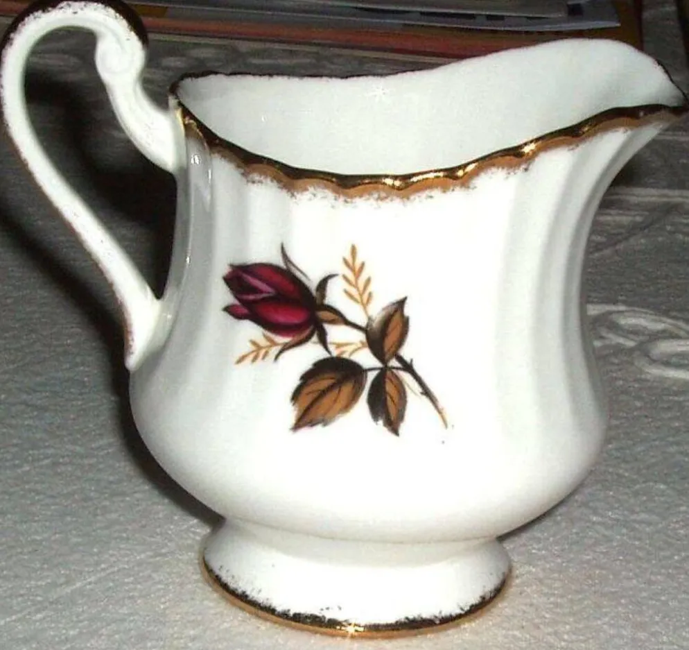 Sucrier et son pot de lait Paragon by appointment to Her Majesty the Queen