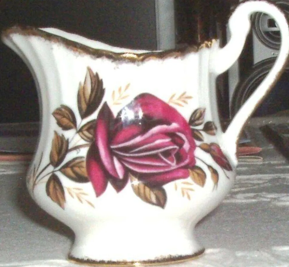 Sucrier et son pot de lait Paragon by appointment to Her Majesty the Queen