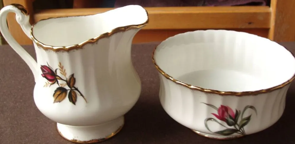 Sucrier et son pot de lait Paragon by appointment to Her Majesty the Queen