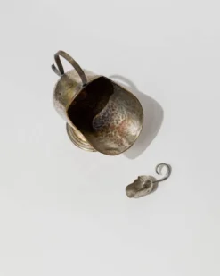 Sucrier ou salière vintage en métal argenté, ciselé à la main, sur pied, avec cuillère doseuse - Design Italie années 1920 - Décoration de table élégante, idée cadeau