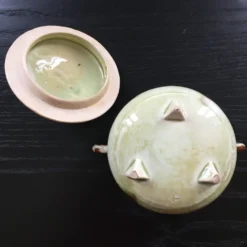 Sucrier tripode flammé