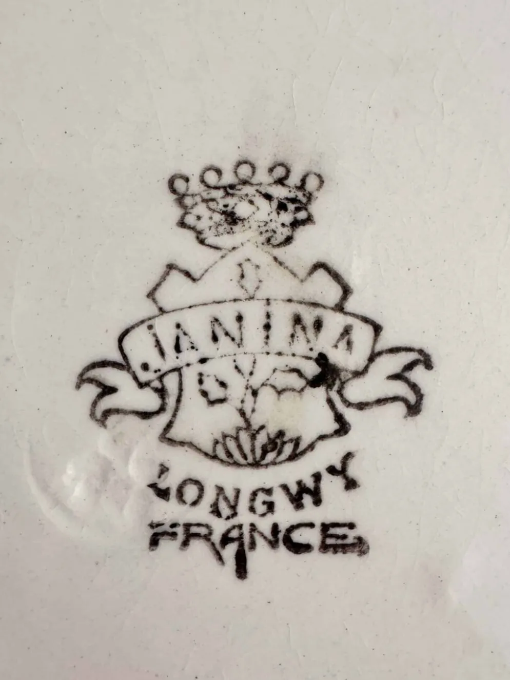 Suite de 12 assiettes creuses 1900 « Janina » Longwy
