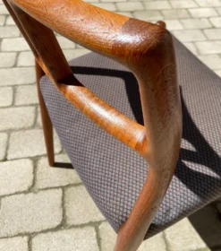 Suite de 4 chaises Niels Otto Møller modèle 79 en teck – J.L. Møllers