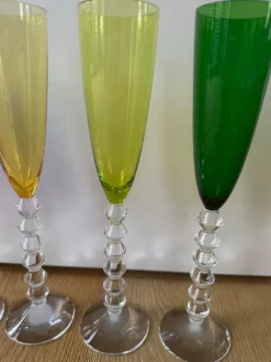 Suite de 6 flûtes à champagne « Véga Flutissimo » en cristal teinté —