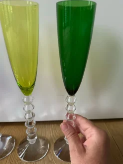 Suite de 6 flûtes à champagne « Véga Flutissimo » en cristal teinté —