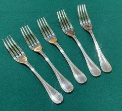 Suite de 5 fourchettes à poissons en métal argenté Christofle Malmaison