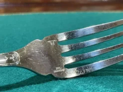 Suite de 5 fourchettes à poissons en métal argenté Christofle Malmaison
