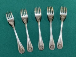 Suite de 5 fourchettes à poissons en métal argenté Christofle Malmaison