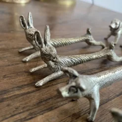 Suite de 8 porte-couteaux anciens en métal argenté Animaux