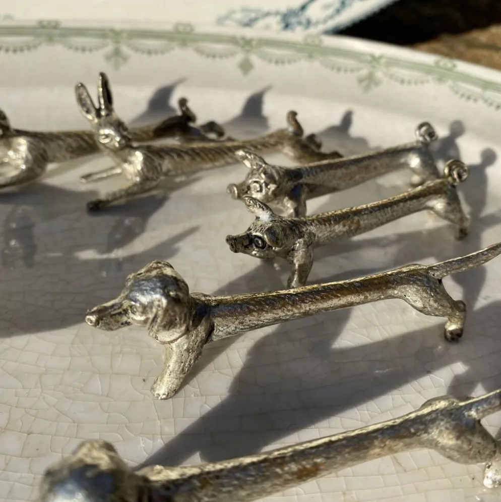 Suite de 8 porte-couteaux anciens en métal argenté Animaux
