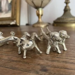 Suite de 8 porte-couteaux anciens en métal argenté Animaux